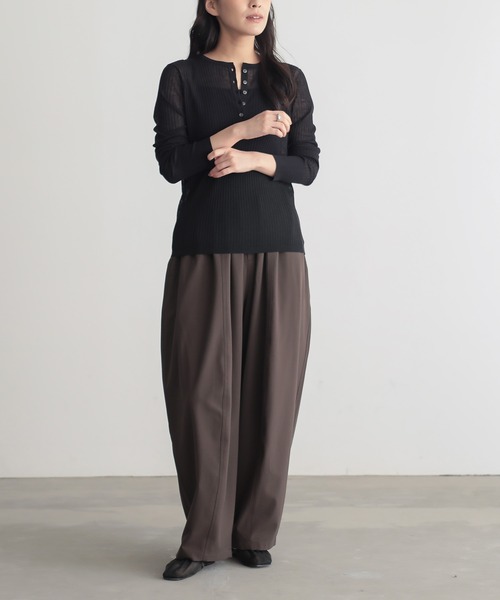 for/c(フォーシー)の「ヘンリーネックシアーニット【サスティナブル】(ニット/セーター・レディース・チャコールグレー/ブラック/オフホワイト/ラベンダー・L/M)」の21枚目の写真