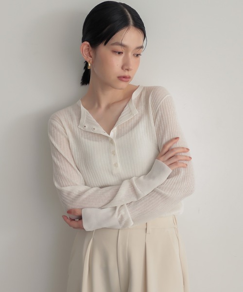 for/c(フォーシー)の「ヘンリーネックシアーニット【サスティナブル】(ニット/セーター・レディース・チャコールグレー/ブラック/オフホワイト/ラベンダー・L/M)」の11枚目の写真