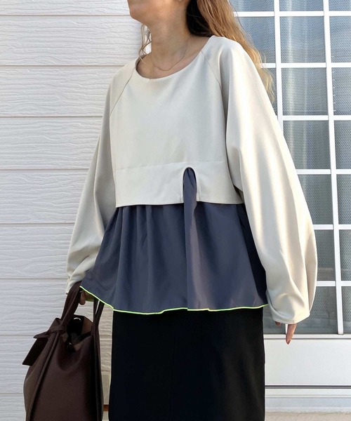 Q（キュー）の「ペプラムドッキングプルオーバー（Tシャツ/カットソー・レディース・チャコールグレー/ベージュ・MEDIUM）」の2枚目の写真