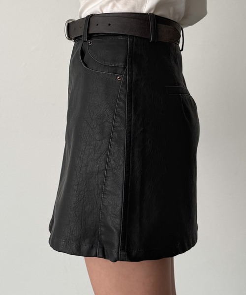 CANAL JEAN（キャナルジーン）の「diggity　合皮ミニスカート（スカート・レディース・ダークブラウン・MEDIUM/SMALL）」の6枚目の写真