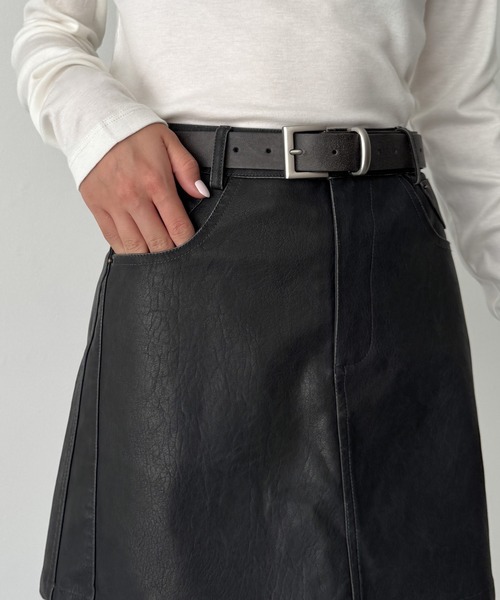 CANAL JEAN（キャナルジーン）の「diggity　合皮ミニスカート（スカート・レディース・ダークブラウン・MEDIUM/SMALL）」の8枚目の写真