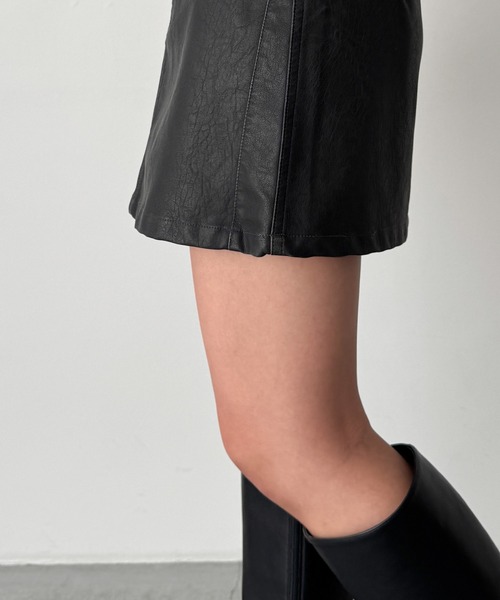 CANAL JEAN（キャナルジーン）の「diggity　合皮ミニスカート（スカート・レディース・ダークブラウン・MEDIUM/SMALL）」の9枚目の写真