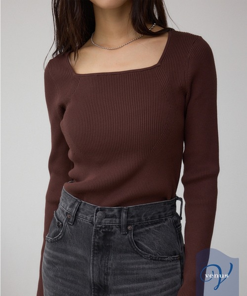 AZUL by moussy(アズールバイマウジー)の「VENUSスクエアネックリブニット(ニット/セーター・レディース・ブラウン/ピンク/アイボリー/ブラック・SMALL/MEDIUM)」の4枚目の写真