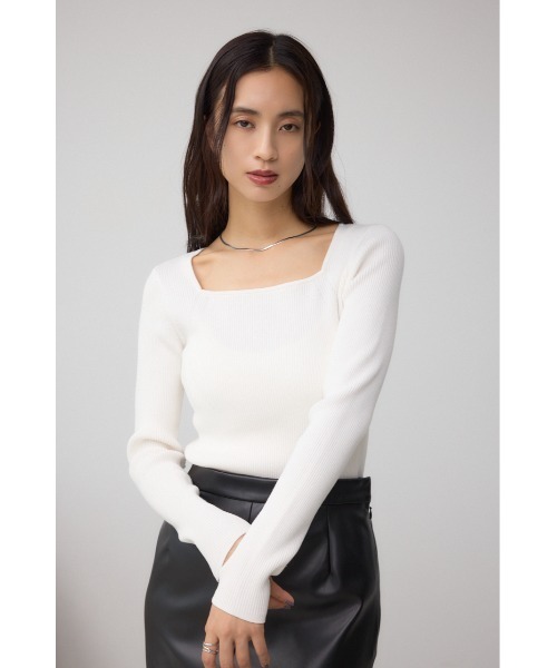 AZUL by moussy(アズールバイマウジー)の「VENUSスクエアネックリブニット(ニット/セーター・レディース・ブラウン/ピンク/アイボリー/ブラック・SMALL/MEDIUM)」の6枚目の写真