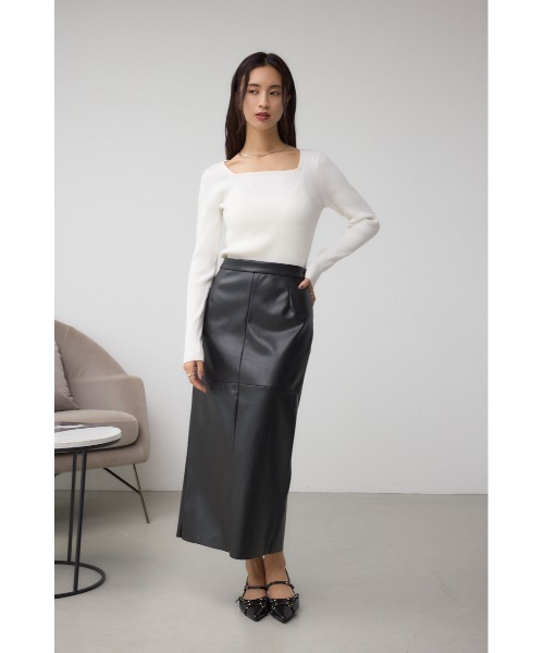 AZUL by moussy(アズールバイマウジー)の「VENUSスクエアネックリブニット(ニット/セーター・レディース・ブラウン/ピンク/アイボリー/ブラック・SMALL/MEDIUM)」の7枚目の写真