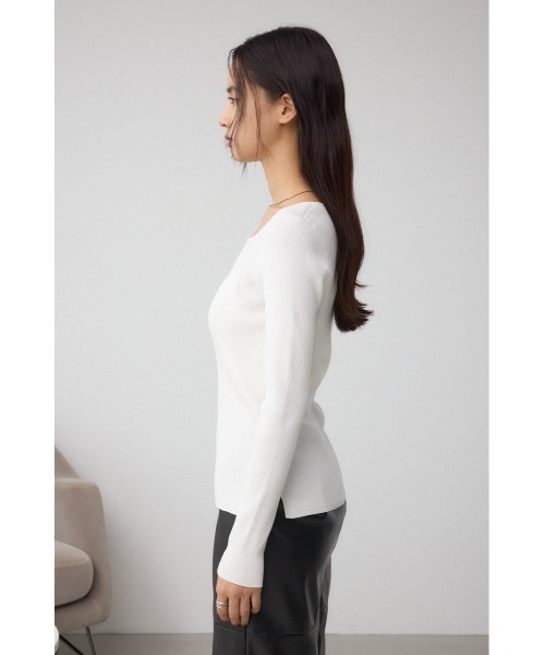 AZUL by moussy(アズールバイマウジー)の「VENUSスクエアネックリブニット(ニット/セーター・レディース・ブラウン/ピンク/アイボリー/ブラック・SMALL/MEDIUM)」の9枚目の写真
