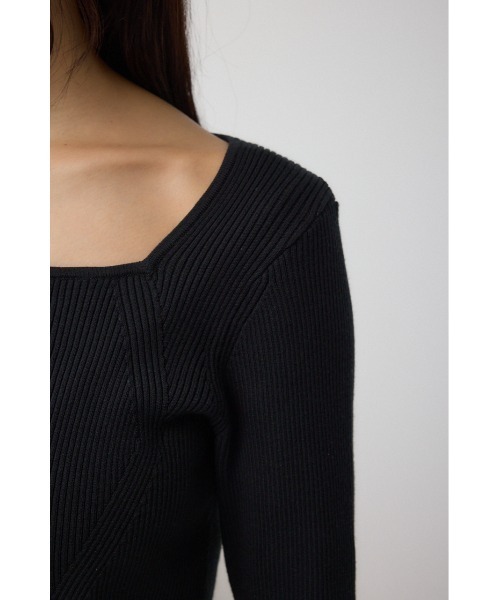AZUL by moussy(アズールバイマウジー)の「VENUSスクエアネックリブニット(ニット/セーター・レディース・ブラウン/ピンク/アイボリー/ブラック・SMALL/MEDIUM)」の21枚目の写真