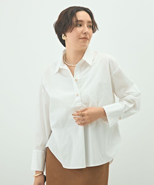 NOLLEY’S Sophi(ノーリーズソフィ)の「ウォッシャブルブロードメタル釦スキッパーシャツ(シャツ/ブラウス・レディース・ブルー系その他/ブラウン系その他/ホワイト系その他2/ホワイト・38)」の5枚目の写真