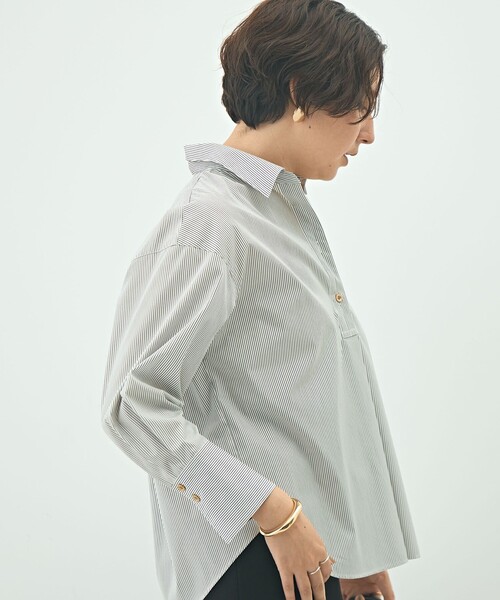 NOLLEY’S Sophi(ノーリーズソフィ)の「ウォッシャブルブロードメタル釦スキッパーシャツ(シャツ/ブラウス・レディース・ブルー系その他/ブラウン系その他/ホワイト系その他2/ホワイト・38)」の13枚目の写真