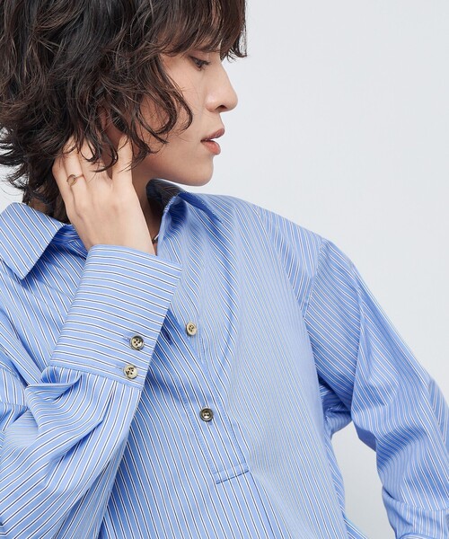 NOLLEY’S Sophi(ノーリーズソフィ)の「ウォッシャブルブロードメタル釦スキッパーシャツ(シャツ/ブラウス・レディース・ブルー系その他/ブラウン系その他/ホワイト系その他2/ホワイト・38)」の21枚目の写真