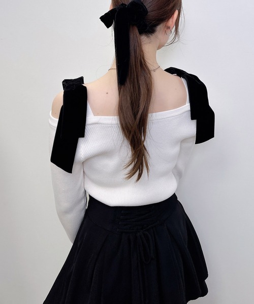 INGNI(イング)の「肩ベロアリボンニット(ニット/セーター・レディース・ブラック×ブラック/ホワイト×ブラック/チャコールグレー×ブラック/ワイン系4・M)」の16枚目の写真