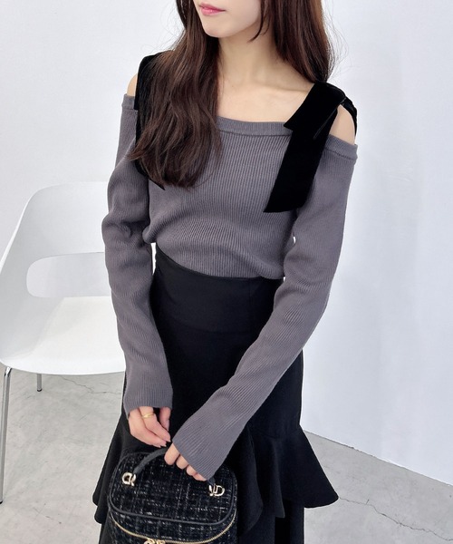 INGNI(イング)の「肩ベロアリボンニット(ニット/セーター・レディース・ブラック×ブラック/ホワイト×ブラック/チャコールグレー×ブラック/ワイン系4・M)」の13枚目の写真