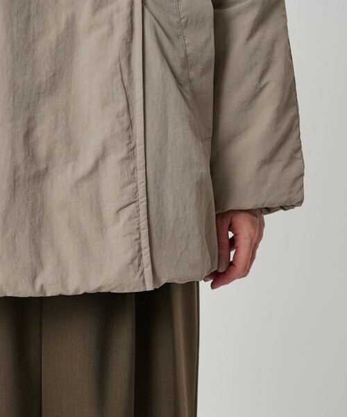 BEAUTY&YOUTH UNITED ARROWS(ビューティーアンドユースユナイテッドアローズ)の「【WEB限定 Wardrobe DAILY MINIMAL】テーラード ナイロンパッファーブルゾン ウォッシャブル(ブルゾン・レディース・モカ/ブラック・FREE)」の10枚目の写真