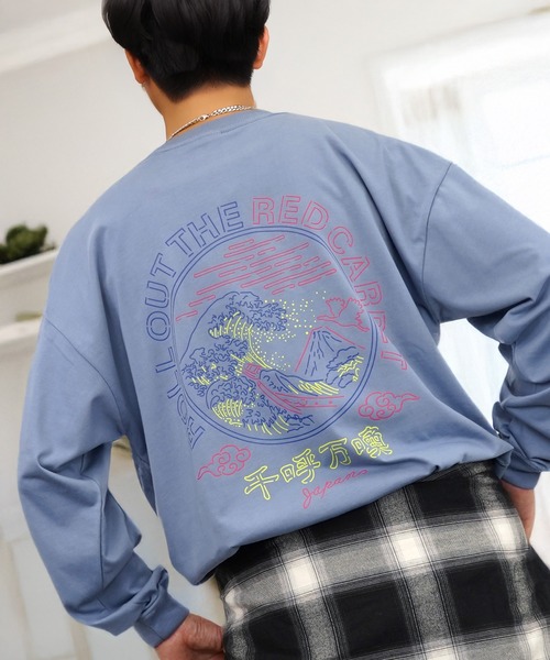 L'atelier(ラトリエ)の「刺繍 ロゴ ポケット 長袖 グラフィック Tシャツ ヘビーウェイト ロンT(Tシャツ/カットソー・メンズ・ブラック系その他2/ダルブルー系4/ブラウン系4/ホワイト系4/ホワイト系その他3/ブラック系4/ブラック系その他3/ホワイト系その他2/ホワイト系5/ブラック系5/ピンク系5/ブラック系その他5・LL/L/M)」の2枚目の写真