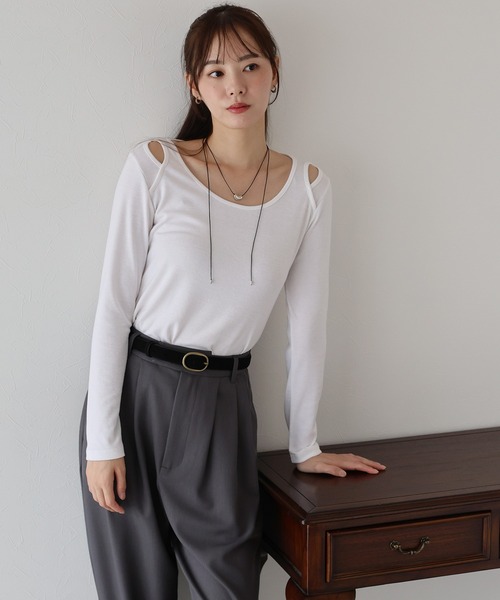 BLUEEAST(ブルーイースト)の「ショルダーカットアウトトップス(Tシャツ/カットソー・レディース・カーキ/ブラック/アイボリー・MEDIUM)」の2枚目の写真