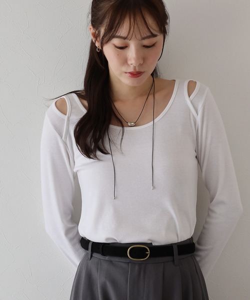 BLUEEAST(ブルーイースト)の「ショルダーカットアウトトップス(Tシャツ/カットソー・レディース・カーキ/ブラック/アイボリー・MEDIUM)」の4枚目の写真