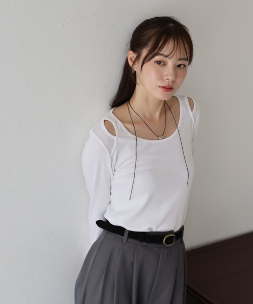 BLUEEAST(ブルーイースト)の「ショルダーカットアウトトップス(Tシャツ/カットソー・レディース・カーキ/ブラック/アイボリー・MEDIUM)」の7枚目の写真