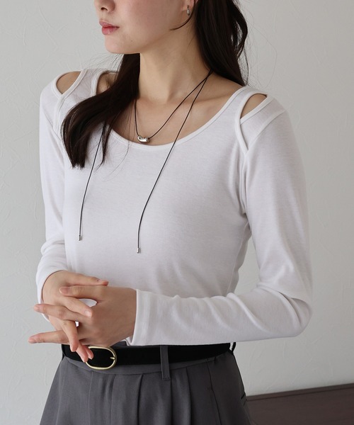 BLUEEAST(ブルーイースト)の「ショルダーカットアウトトップス(Tシャツ/カットソー・レディース・カーキ/ブラック/アイボリー・MEDIUM)」の5枚目の写真
