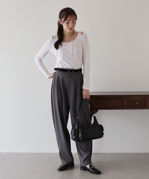 BLUEEAST(ブルーイースト)の「ショルダーカットアウトトップス(Tシャツ/カットソー・レディース・カーキ/ブラック/アイボリー・MEDIUM)」の10枚目の写真