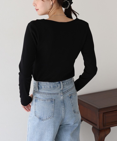 BLUEEAST(ブルーイースト)の「ショルダーカットアウトトップス(Tシャツ/カットソー・レディース・カーキ/ブラック/アイボリー・MEDIUM)」の20枚目の写真