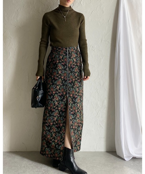 She's Closet（シーズクローゼット）の「タイトロング丈花柄フラワージップゴブラン柄スカート（スカート・レディース・アイボリー/ブラック/ベージュ・FREE）」の4枚目の写真