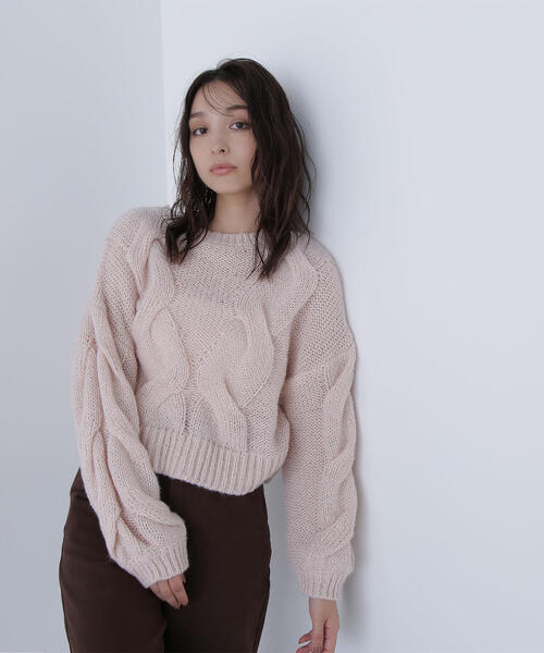 NATURAL BEAUTY BASIC(ナチュラルビューティーベーシック)の「◇【Oggi掲載】クロップドビッグケーブルニット(ニット/セーター・レディース・ピンク/ブルー/オフホワイト・FREE)」の11枚目の写真