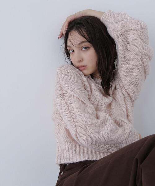 NATURAL BEAUTY BASIC(ナチュラルビューティーベーシック)の「◇【Oggi掲載】クロップドビッグケーブルニット(ニット/セーター・レディース・ピンク/ブルー/オフホワイト・FREE)」の13枚目の写真
