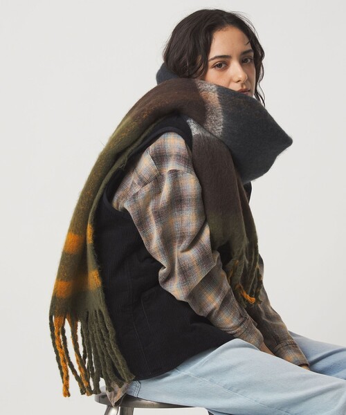 Barbour（バブアー）の「＜Barbour＞タータンチェック マフラー（マフラー・レディース・オフホワイト/オリーブ/グレー系・FREE）」の3枚目の写真