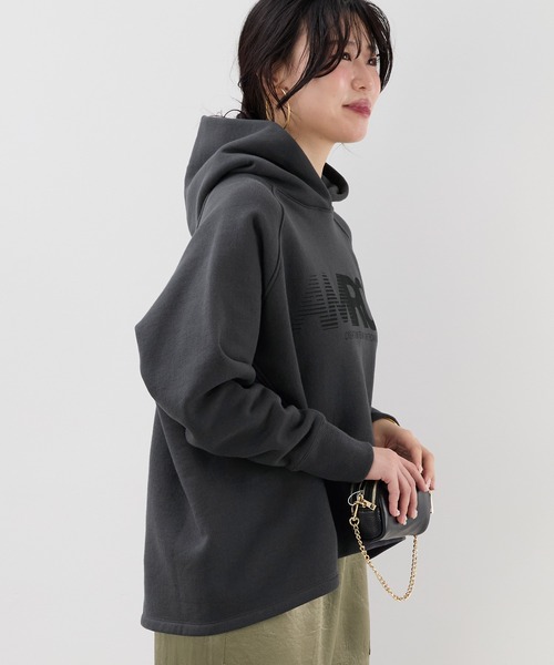 AMERICANA（アメリカーナ）の「15th ANNIVERSARY 【AMERICANA×MICA&DEAL】ロゴフードパーカー（パーカー・レディース・ダークネイビー/オートミール/ブラウン/チャコールグレー・FREE）」の8枚目の写真