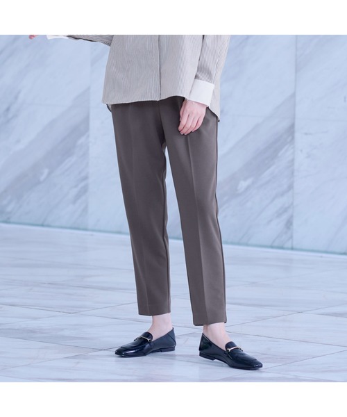 AOYAMA（アオヤマ）の「【通勤/入卒スーツ兼用で使える！選べる4色/2点セット】ジョーゼットテーラードスーツセット（定番で安心のテーラードジャケット＋ウエストゴムで楽チンなテーパードパンツセット）（スーツセット・レディース・ブラック/グレー/チャコールグレー/ベージュ・S/M/L/LL）」の15枚目の写真