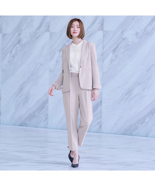 AOYAMA（アオヤマ）の「【通勤/入卒スーツ兼用で使える！選べる4色/2点セット】ジョーゼットテーラードスーツセット（定番で安心のテーラードジャケット＋ウエストゴムで楽チンなテーパードパンツセット）（スーツセット・レディース・ブラック/グレー/チャコールグレー/ベージュ・S/M/L/LL）」の16枚目の写真