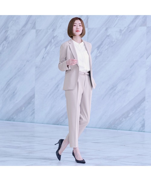 AOYAMA（アオヤマ）の「【通勤/入卒スーツ兼用で使える！選べる4色/2点セット】ジョーゼットテーラードスーツセット（定番で安心のテーラードジャケット＋ウエストゴムで楽チンなテーパードパンツセット）（スーツセット・レディース・ブラック/グレー/チャコールグレー/ベージュ・S/M/L/LL）」の17枚目の写真