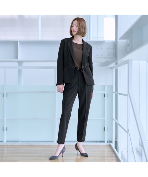 AOYAMA（アオヤマ）の「【通勤/入卒スーツ兼用で使える！選べる4色/2点セット】ジョーゼットテーラードスーツセット（定番で安心のテーラードジャケット＋ウエストゴムで楽チンなテーパードパンツセット）（スーツセット・レディース・ブラック/グレー/チャコールグレー/ベージュ・S/M/L/LL）」の7枚目の写真