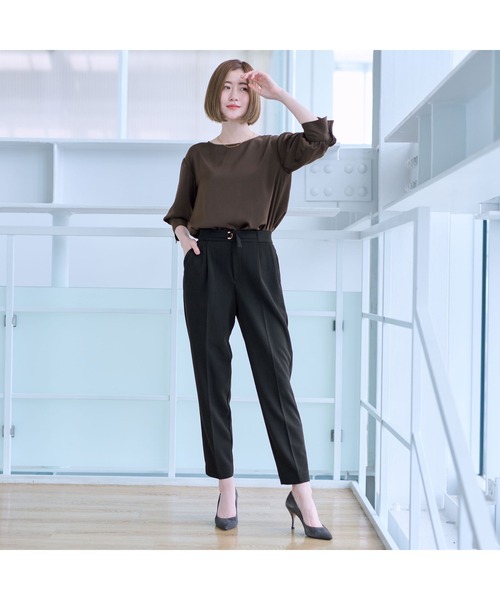 AOYAMA（アオヤマ）の「【通勤/入卒スーツ兼用で使える！選べる4色/2点セット】ジョーゼットテーラードスーツセット（定番で安心のテーラードジャケット＋ウエストゴムで楽チンなテーパードパンツセット）（スーツセット・レディース・ブラック/グレー/チャコールグレー/ベージュ・S/M/L/LL）」の8枚目の写真