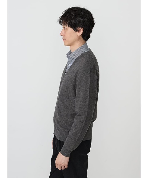 TRANS CONTINENTS(トランスコンチネンツ)の「TRANS CONTINENTS BIZニット Vネックカーディガン ブラック/グレー/ネイビー(カーディガン/ボレロ・メンズ・ネイビー/チャコールグレー/ブラック・LL/M/L)」の11枚目の写真