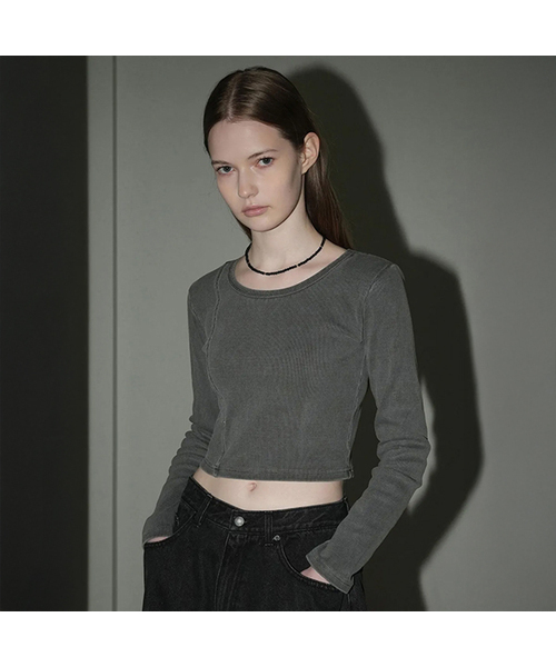 AVANDRESS(アバンドレス )の「3D Pattern long Tee - 4COL(Tシャツ/カットソー・レディース・ブラック/チャコール/ブラウン/ブルー・FREE)」の2枚目の写真