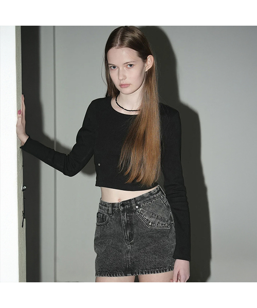 AVANDRESS(アバンドレス )の「3D Pattern long Tee - 4COL(Tシャツ/カットソー・レディース・ブラック/チャコール/ブラウン/ブルー・FREE)」の1枚目の写真