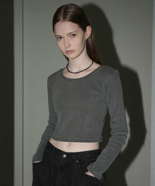 AVANDRESS(アバンドレス )の「3D Pattern long Tee - 4COL(Tシャツ/カットソー・レディース・ブラック/チャコール/ブラウン/ブルー・FREE)」の7枚目の写真