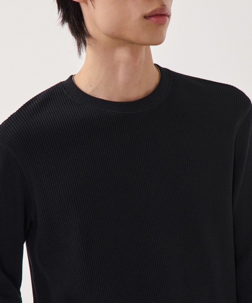 MUSINSA STANDARD（ムシンサスタンダード）の「ワッフルベーシッククルーネック長袖Tシャツ[ブラック]（Tシャツ/カットソー・メンズ・その他・SMALL/MEDIUM/LARGE/X-LARGE/XX-LARGE/XXX-LARGE）」の4枚目の写真