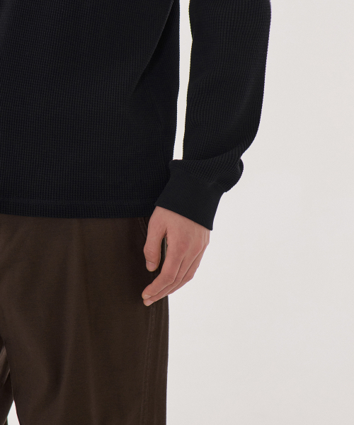 MUSINSA STANDARD（ムシンサスタンダード）の「ワッフルベーシッククルーネック長袖Tシャツ[ブラック]（Tシャツ/カットソー・メンズ・その他・SMALL/MEDIUM/LARGE/X-LARGE/XX-LARGE/XXX-LARGE）」の5枚目の写真