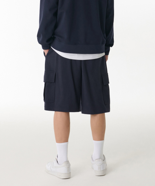 MUSINSA STANDARD（ムシンサスタンダード）の「ワンタックカーゴバミューダスウェットパンツ[ネイビー]（その他パンツ・メンズ・その他・SMALL/MEDIUM/LARGE/X-LARGE/XX-LARGE/XXX-LARGE）」の2枚目の写真