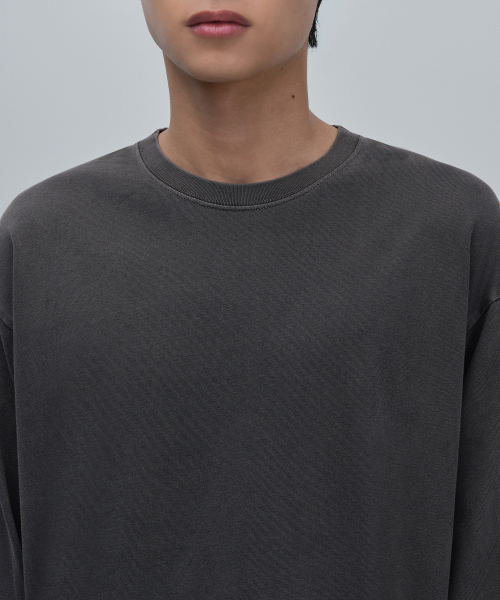 MUSINSA STANDARD（ムシンサスタンダード）の「ピグメントリラックスクルーネック長袖Tシャツ[チャコールグレー]（Tシャツ/カットソー・メンズ・その他・SMALL/MEDIUM/LARGE/X-LARGE/XX-LARGE/XXX-LARGE）」の4枚目の写真