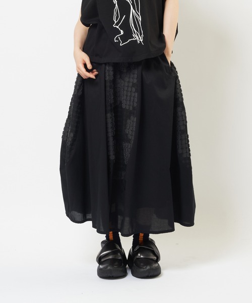 gomme(ゴム)の「フラワーバルーンスカート(スカート・レディース・ブラック・MEDIUM)」の1枚目の写真