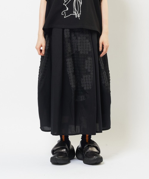 gomme(ゴム)の「フラワーバルーンスカート(スカート・レディース・ブラック・MEDIUM)」の4枚目の写真