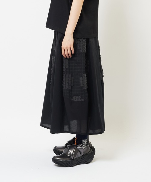 gomme(ゴム)の「フラワーバルーンスカート(スカート・レディース・ブラック・MEDIUM)」の5枚目の写真