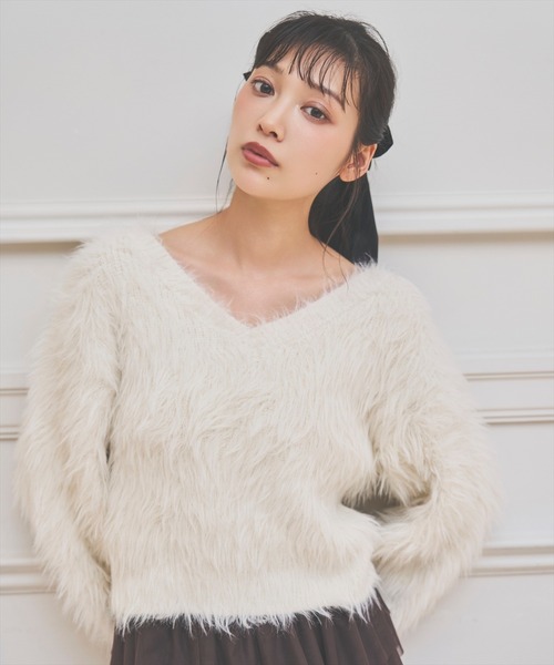 AND COUTURE(アンドクチュール)の「ロングフェザープルオーバー(ニット/セーター・レディース・モカ/グレー/アイボリー/オレンジ・FREE)」の1枚目の写真