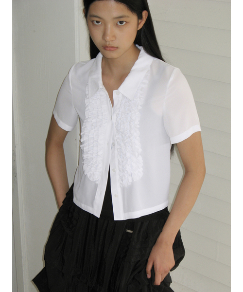 SINOON(シヌーン)の「FRILL HALF BLOUSE (WHITE)(シャツ/ブラウス・レディース・ホワイト・FREE)」の2枚目の写真