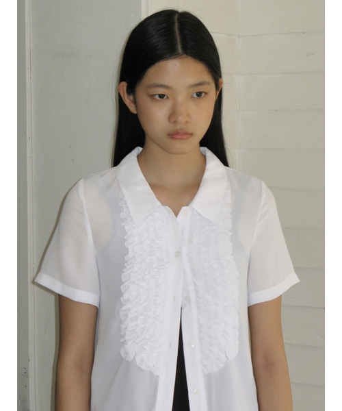 SINOON(シヌーン)の「FRILL HALF BLOUSE (WHITE)(シャツ/ブラウス・レディース・ホワイト・FREE)」の4枚目の写真