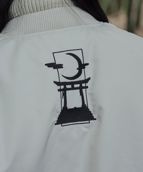狐独（コドク）の「ファイヤーマンバックル刺繍MA-1ジャケット（ブルゾン・メンズ・ブラック/オフホワイト・LARGE/MEDIUM/SMALL）」の10枚目の写真