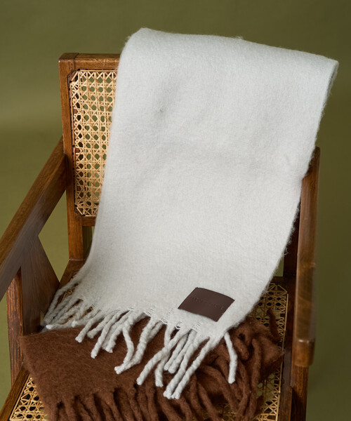 FREAK'S STORE（フリークスストア）の「ボリュームフリンジマフラー（マフラー・レディース・オフホワイト/ライトグレー/ブラウン/レッド・ONE SIZE）」の3枚目の写真